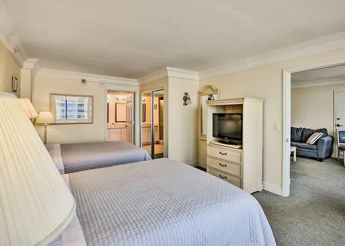 Sunny Daytona Beach Gem With Ocean Views!