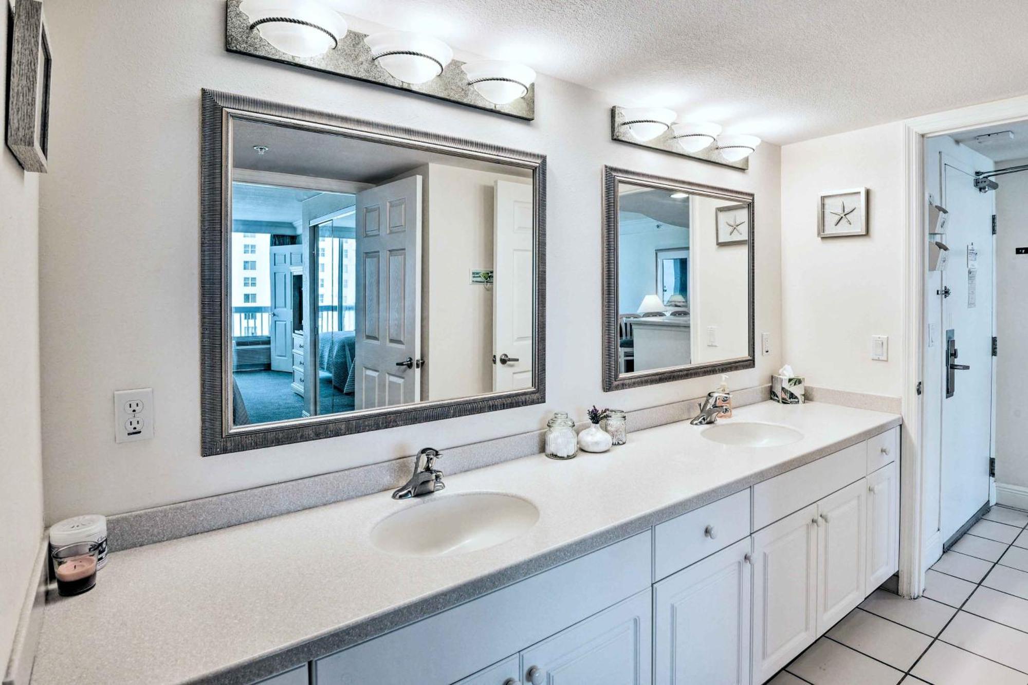 Sunny Daytona Gem With Ocean Views! Apartment Daytona Beach